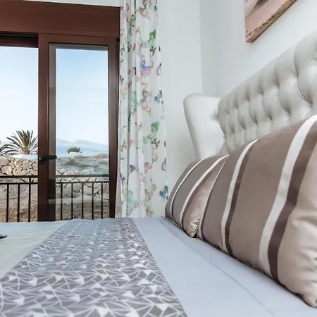 With Heated Pool Three Bedroom וילה La Mareta