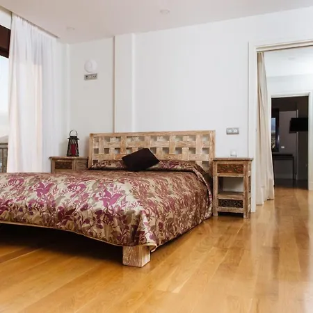 Βίλα With Heated Pool Three Bedroom *